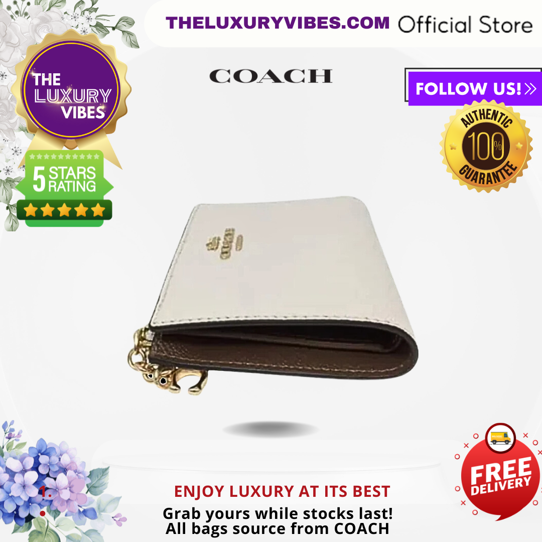 COACH Snap Card Case Wallet in Crossgrain Leather Chalk F73867